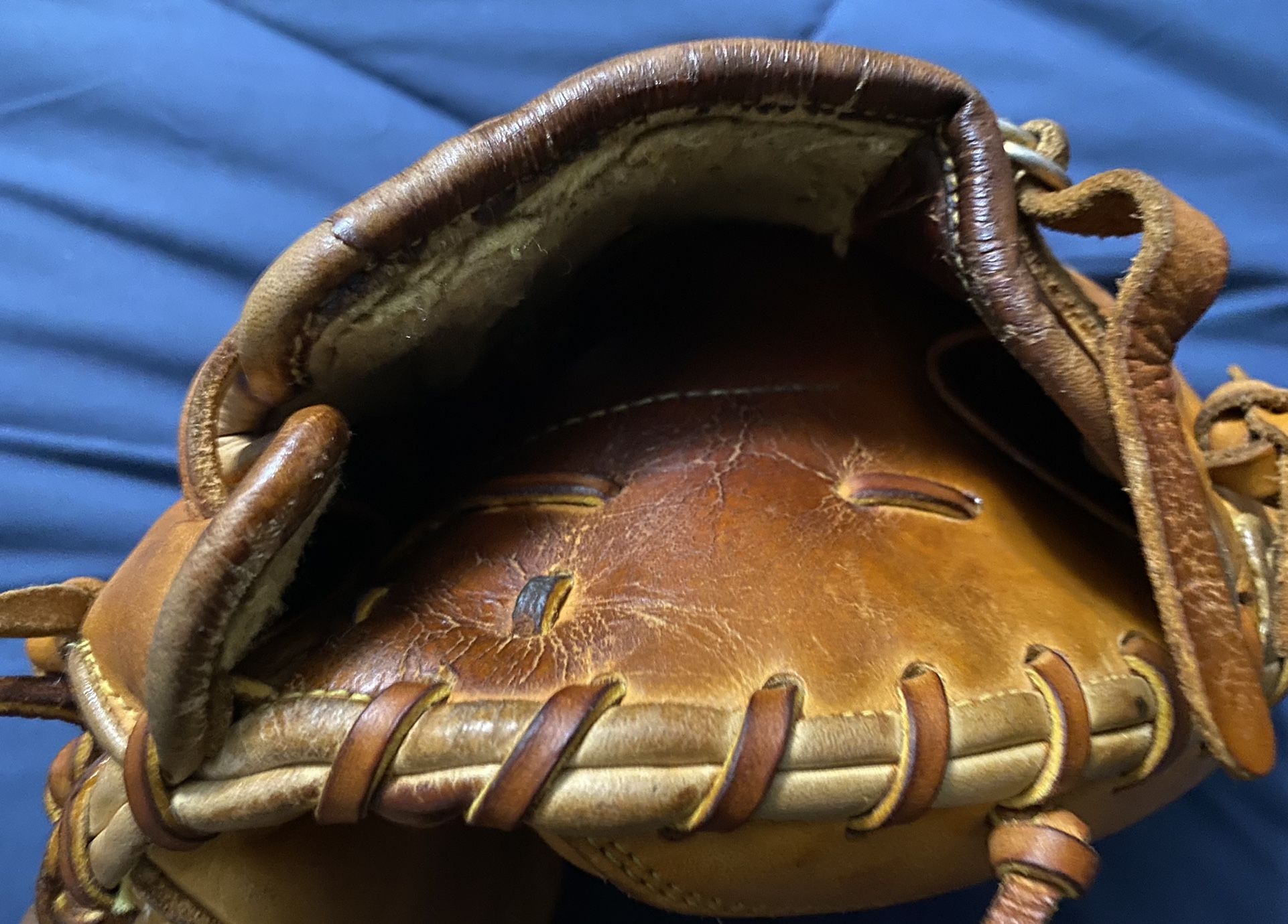 Wilson A2403 Baseball Catcher’s Glove