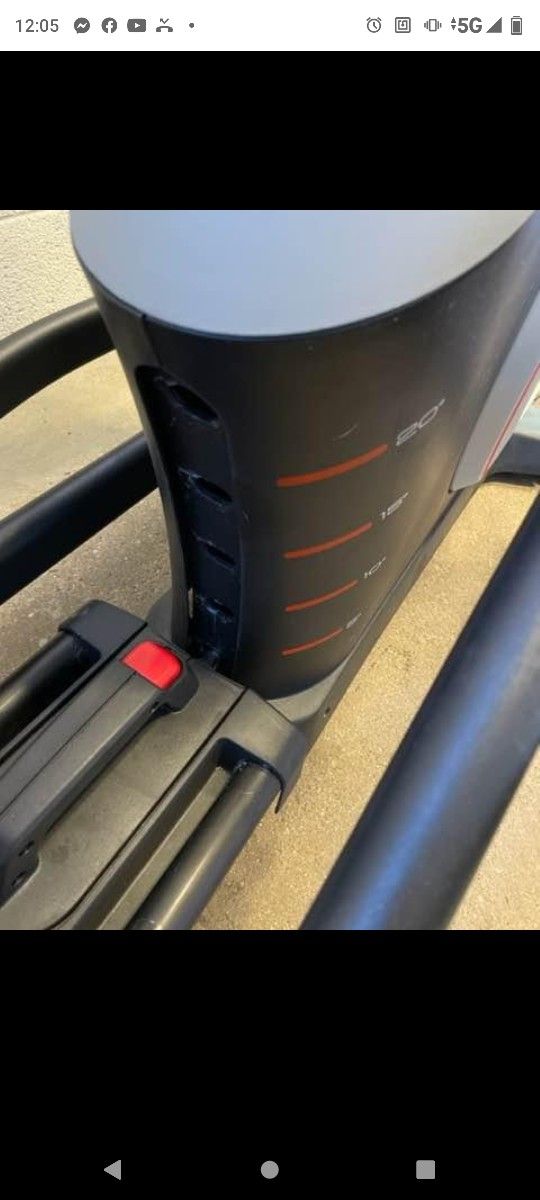 PROFORM 520E ENDURANCE ELLIPTICAL MACHINE ( LIKE NEW & DELIVERY AVAILABLE TODAY)