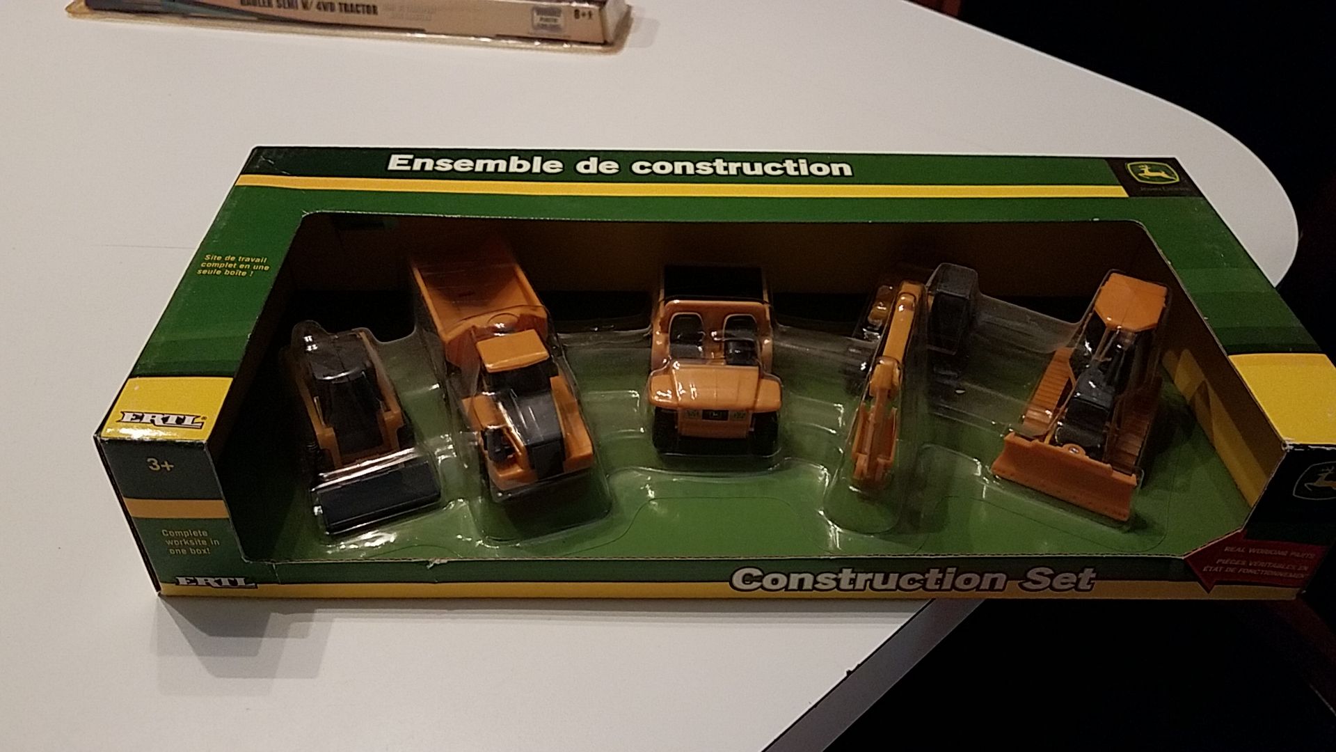 John Deere 8 piece collection