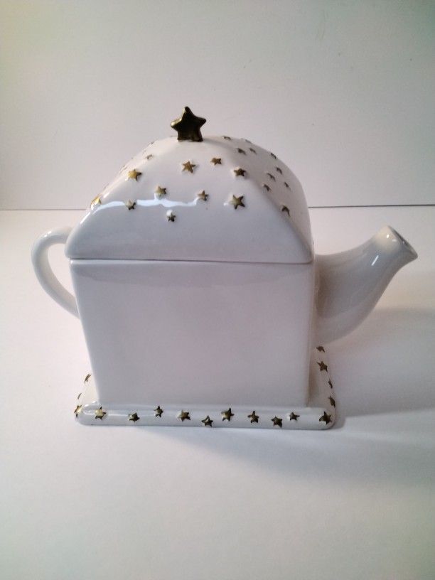 A Beautiful Tea Pot With Angels .