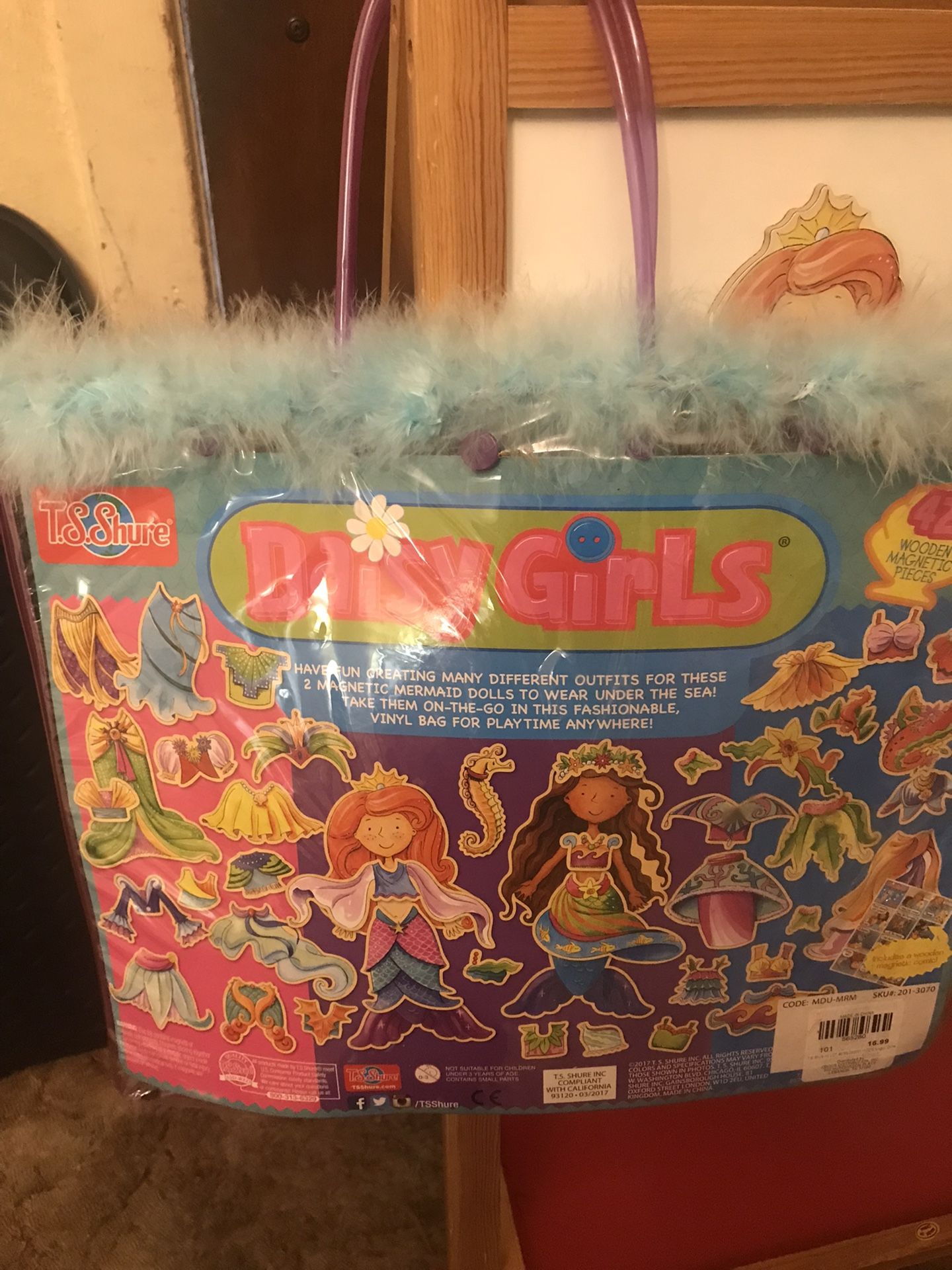 Easel Plus Bag Mermaid Magnetic Dress Up Pieces Complete