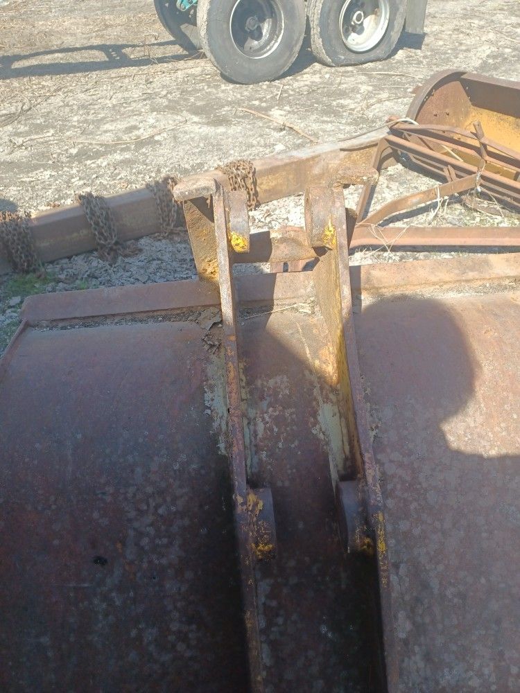CAT loader bucket. from TD6