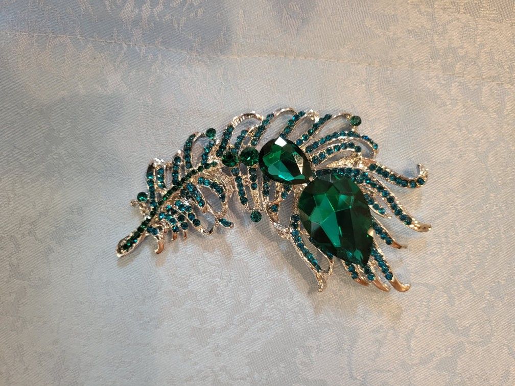 Beautiful Feather Brooch With Green Jewels (Costume Jewelry)
