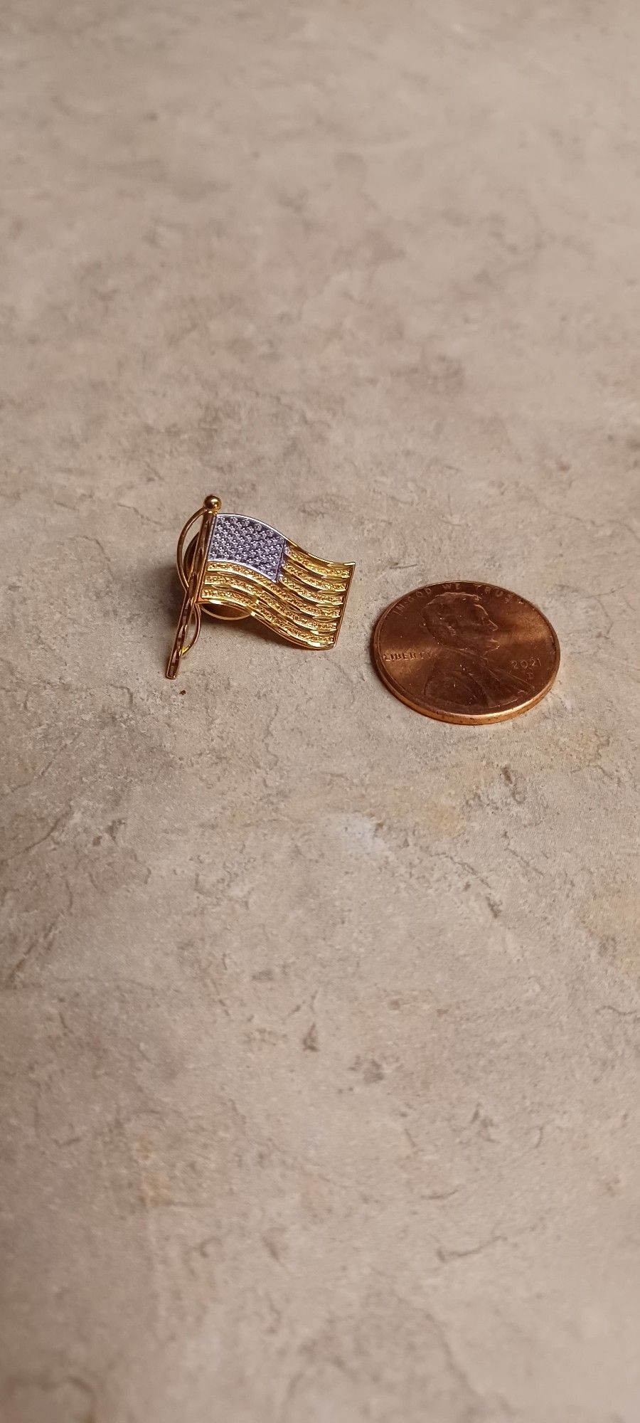 10kt Gold American Flag Pin