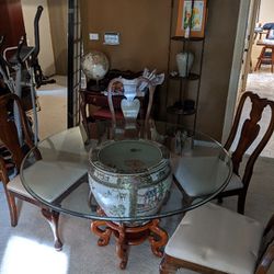 Dining room table with 4 chairs Thumbnail