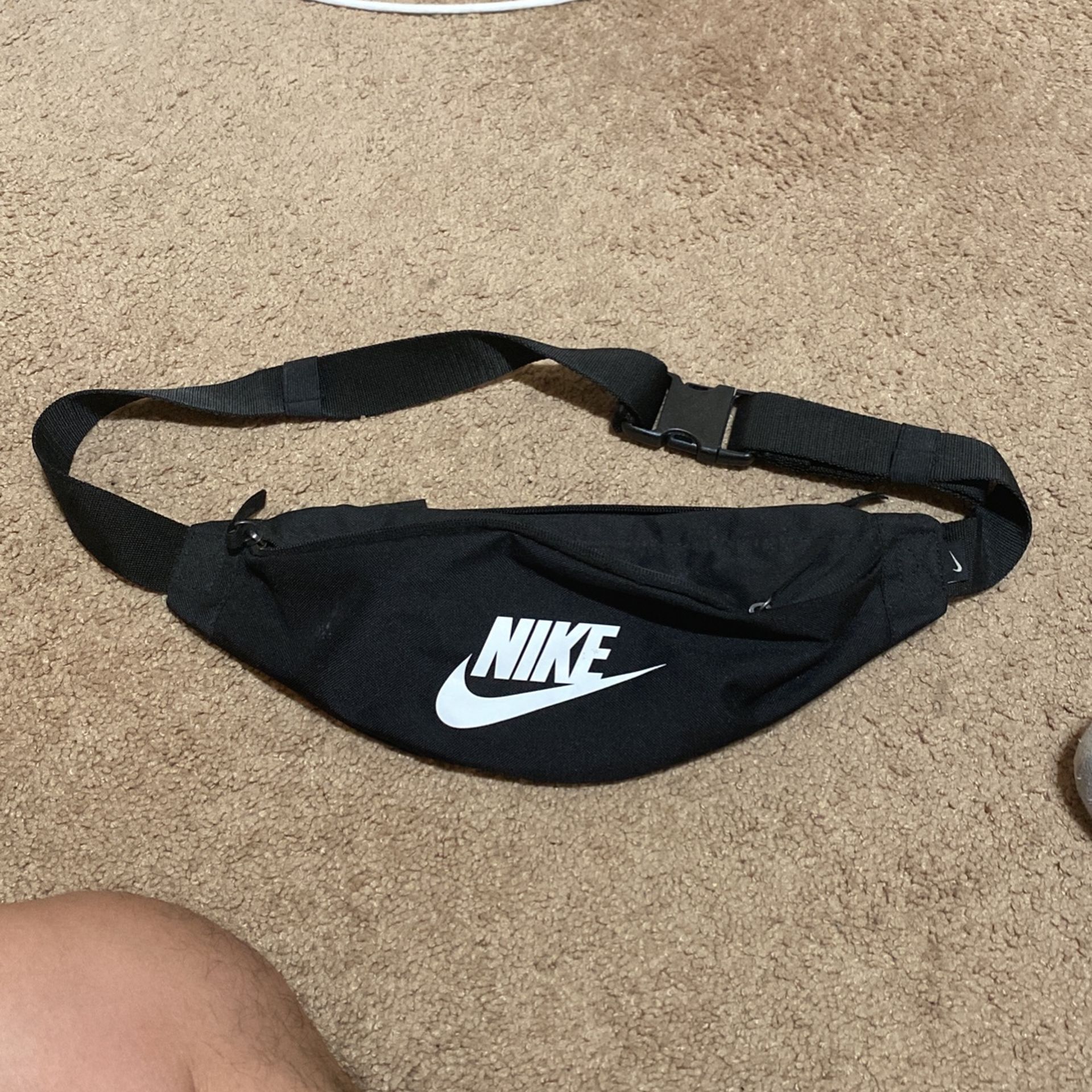 nike small waist bag