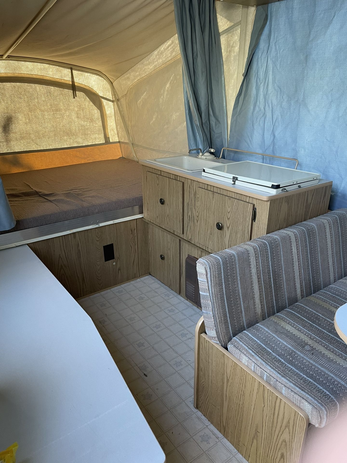 1992 Coleman Pioneer Voyager Tent Trailer