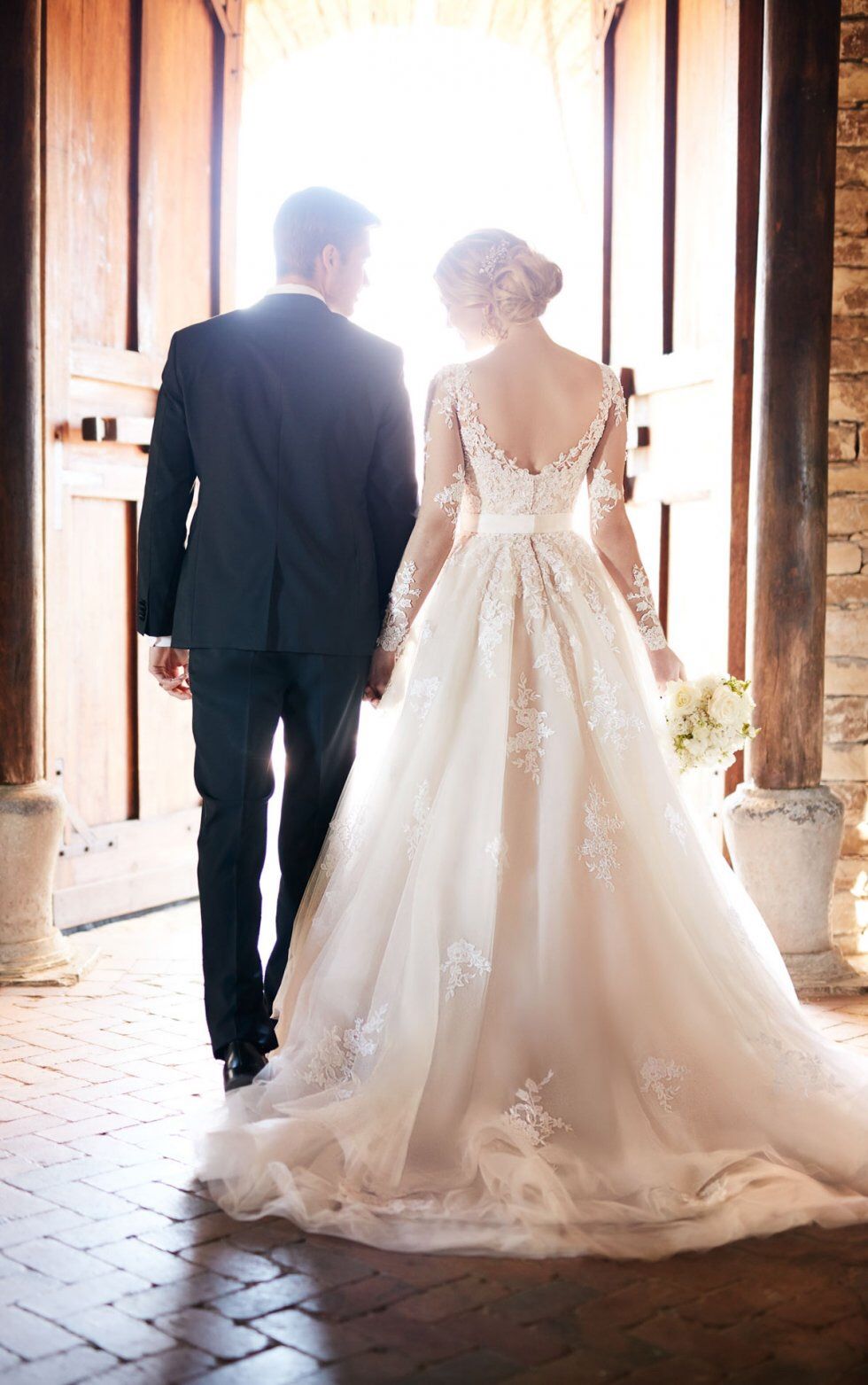 Wedding Dress - Essence Of Australia D2186 Sz 10 Fits Like 6/8