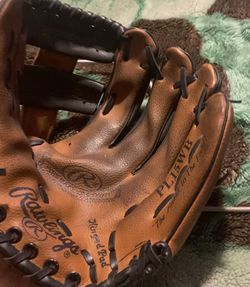 Gently used Rawlings PL15WB Baseball Glove 10 1/2” Genuine Leather Mitt Players Series RHT in great  Thumbnail