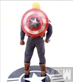 MEZCO: Captain America Commander Rogers 1/12 PVC Scale Action Figure  Thumbnail