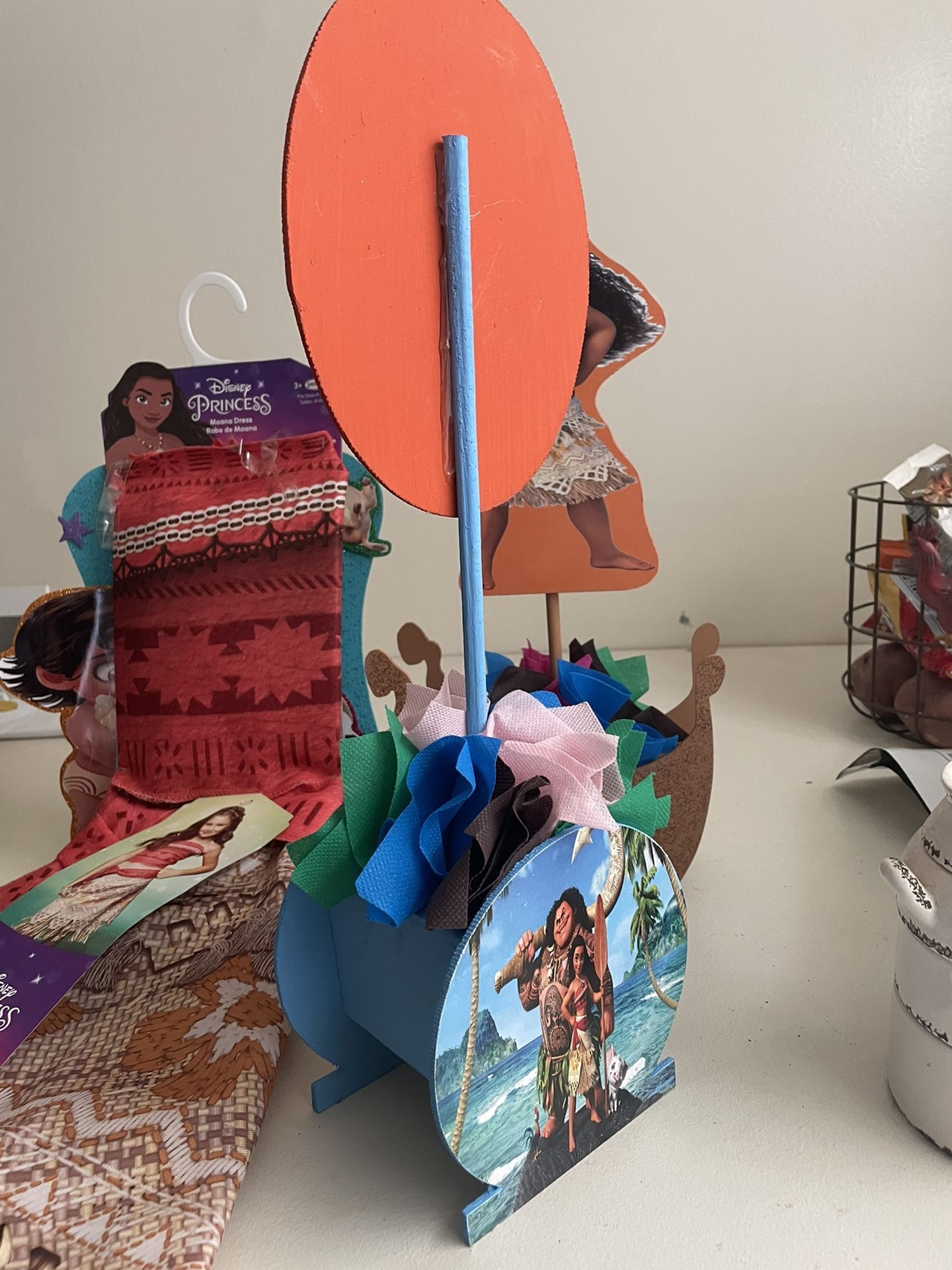 Moana party decor with oficial Moana Disney costum