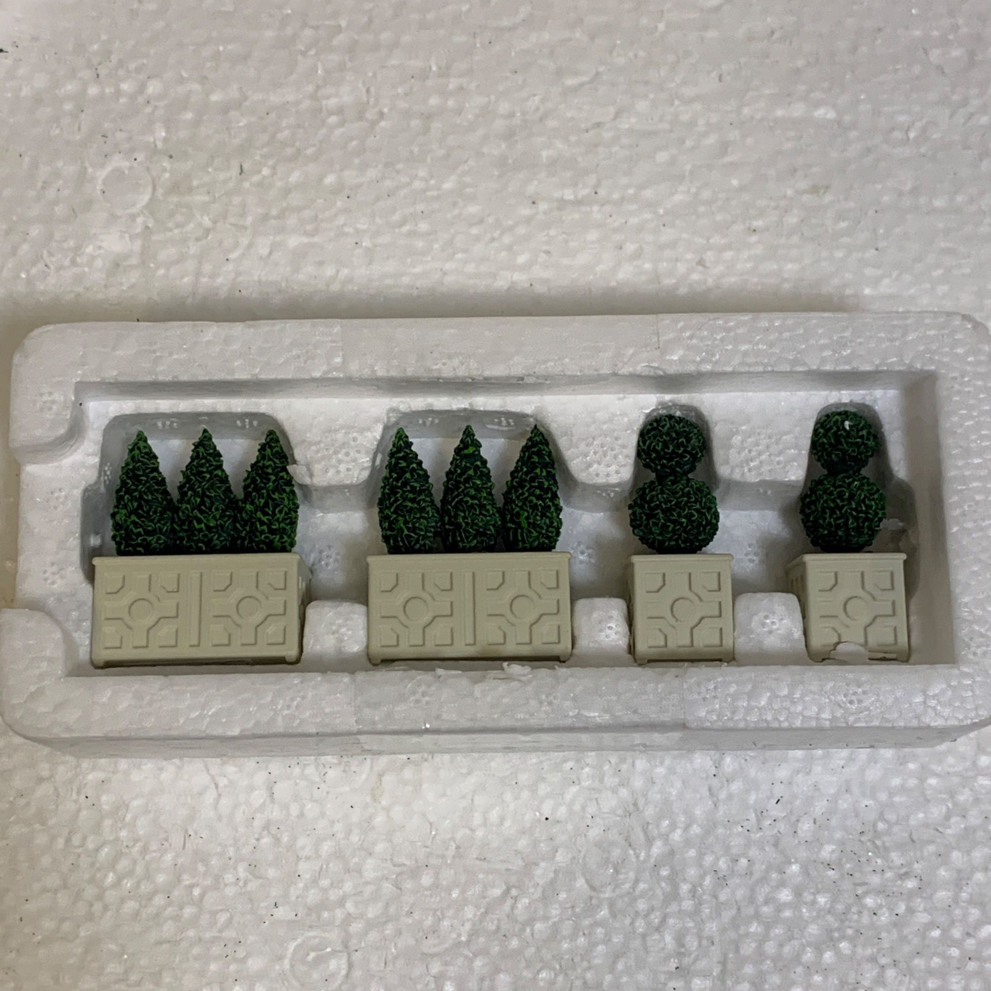 Department 56 Seasons Bay Planter Box Topiaries Village Accessory from 1998
