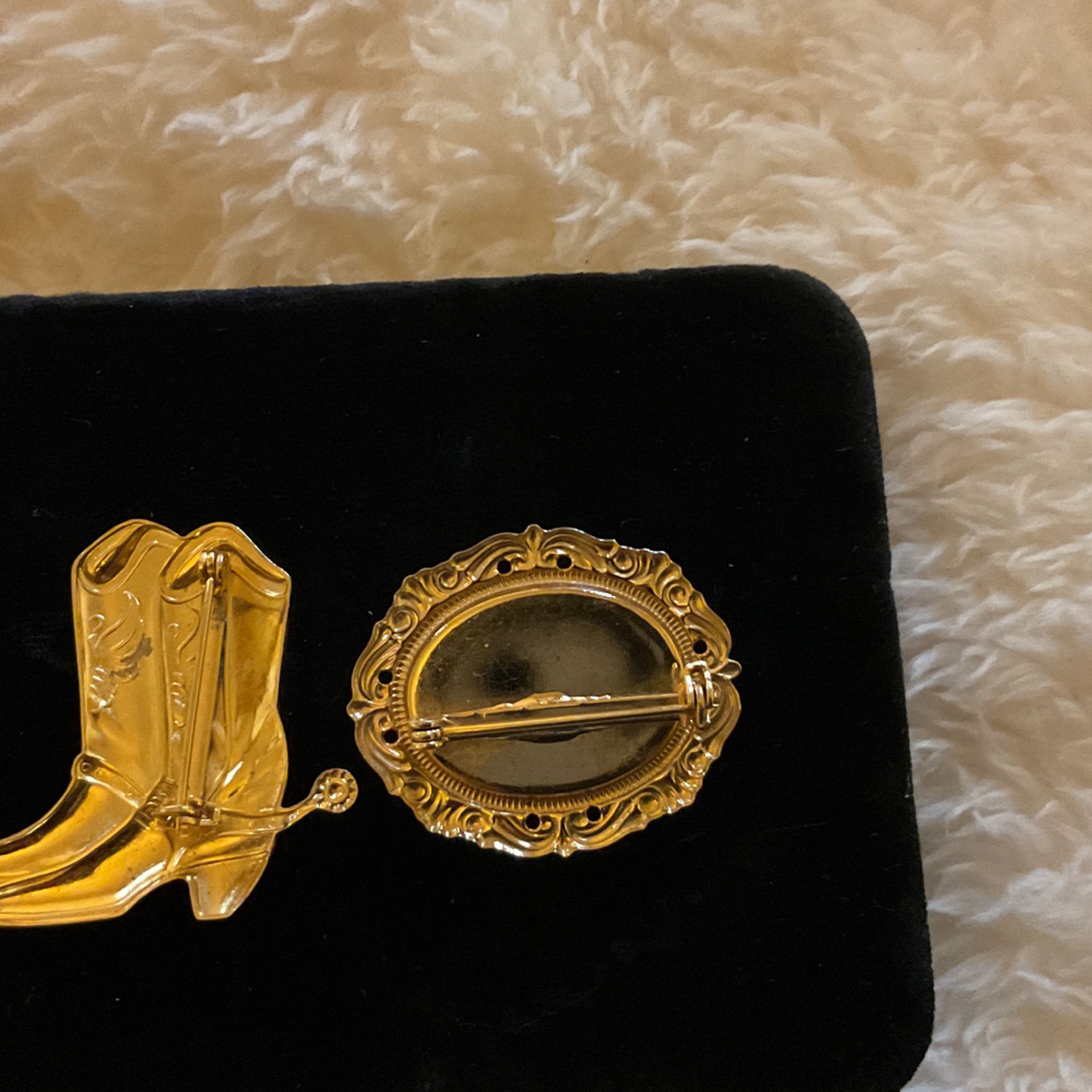 2 Vintage Brooches 