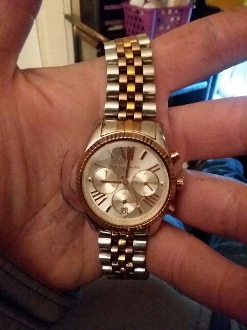 Michael kors watch beautiful shape womens.. new it was 338c