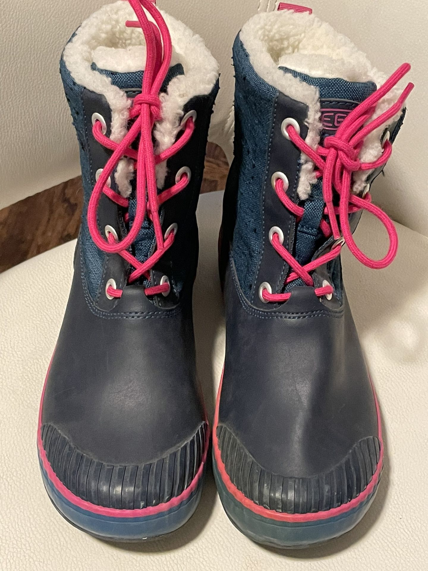 Keen Woman Winter Boots Size 37