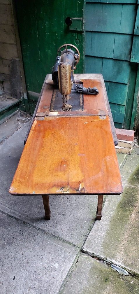 1930s Singer Sewing Machine