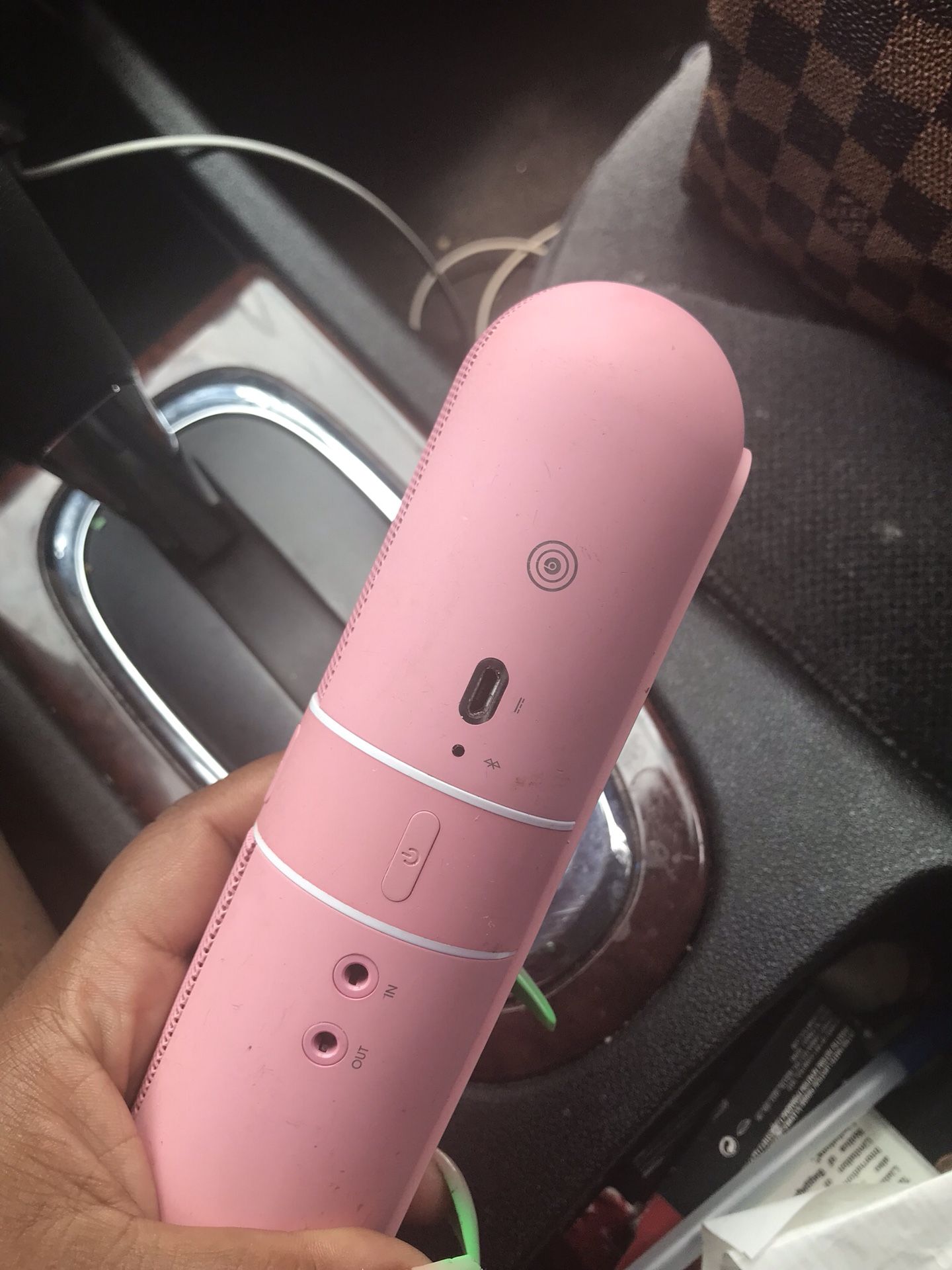 Pink beats pill speaker