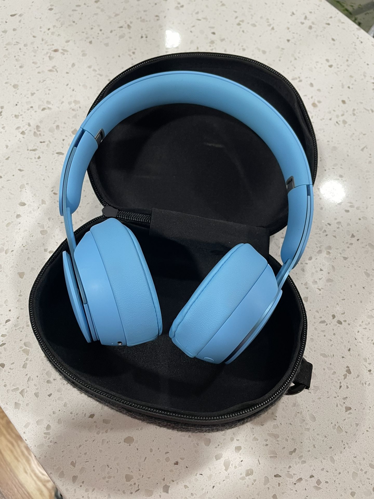 Headphones Beats Solo Pro Wireless