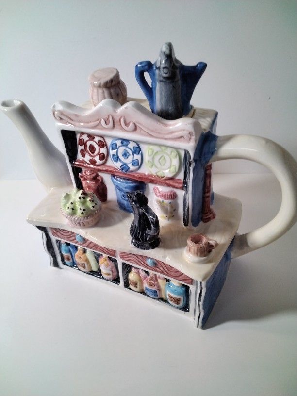 Very Cute House Tea Pot .