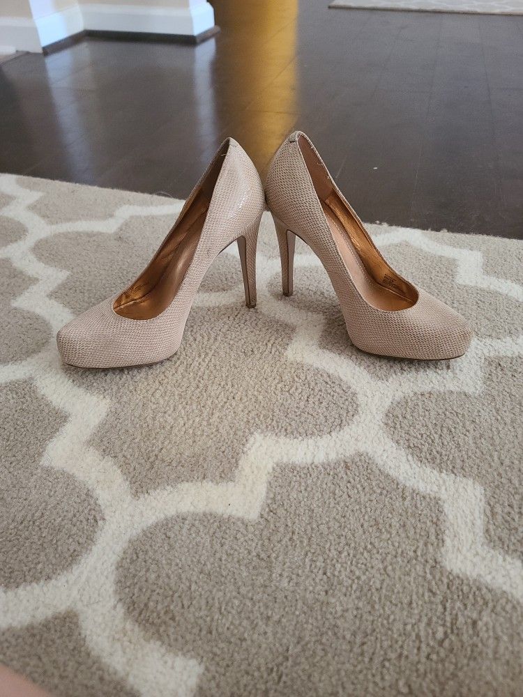 BCBG Heel