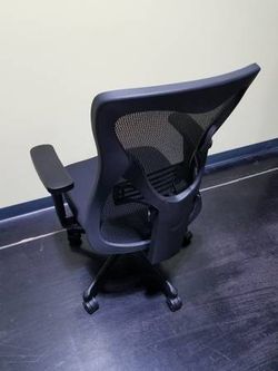 Brand new! Mid Back Task chair with mesh back and adjustments galore!

 Thumbnail