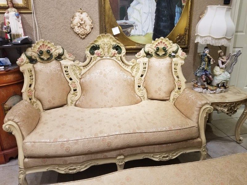 Beautiful Italian Living Room Set
