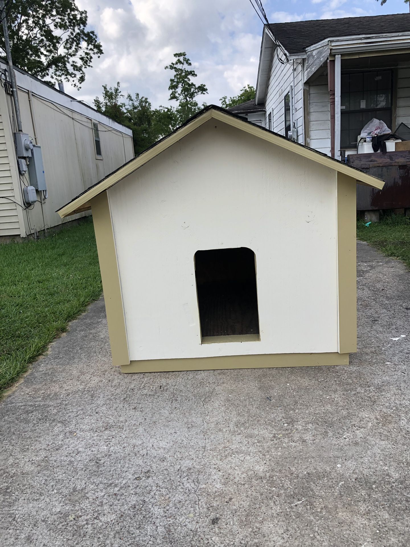 Extra large dog house cash or trade