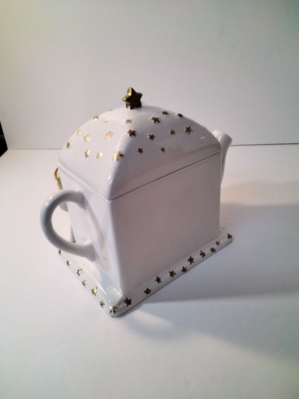 A Beautiful Tea Pot With Angels .