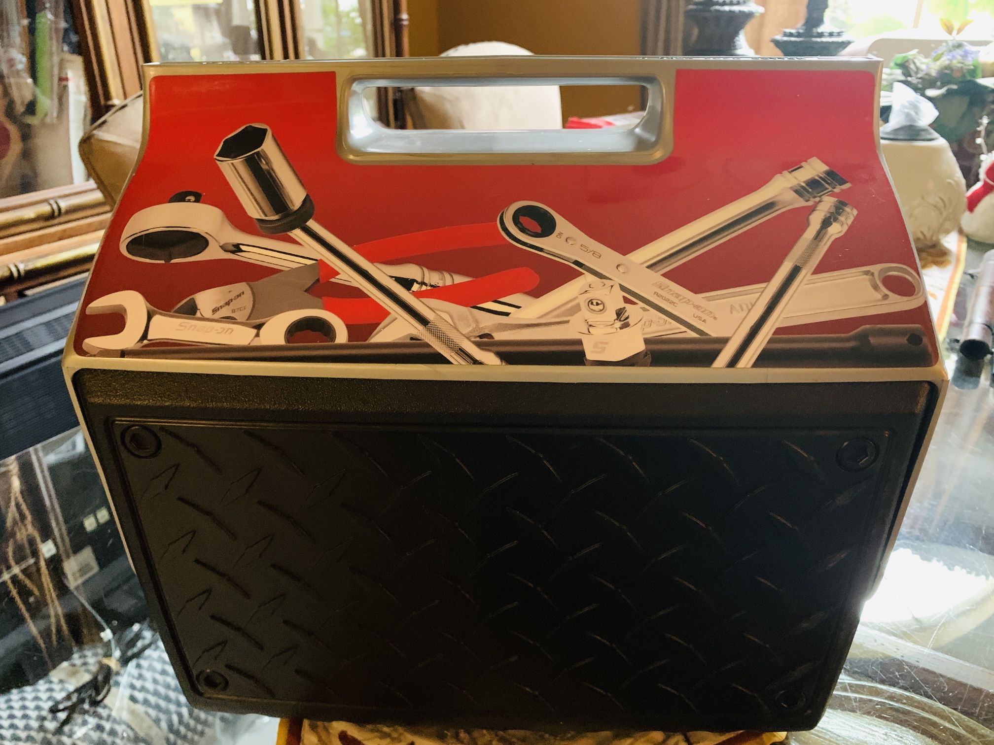 Snap-on igloo sliding collaboration cooler