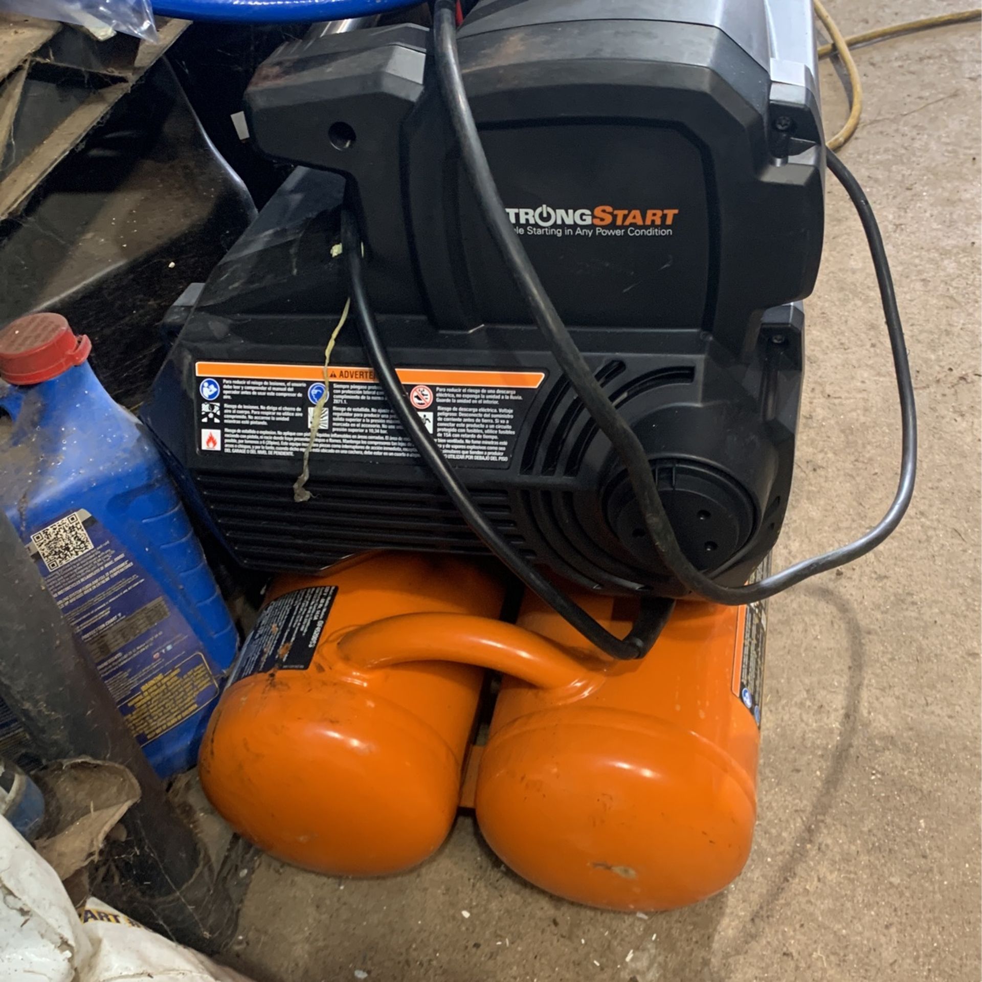4.5 Gallon Compressor An 5 Gallon Portable Air Tank