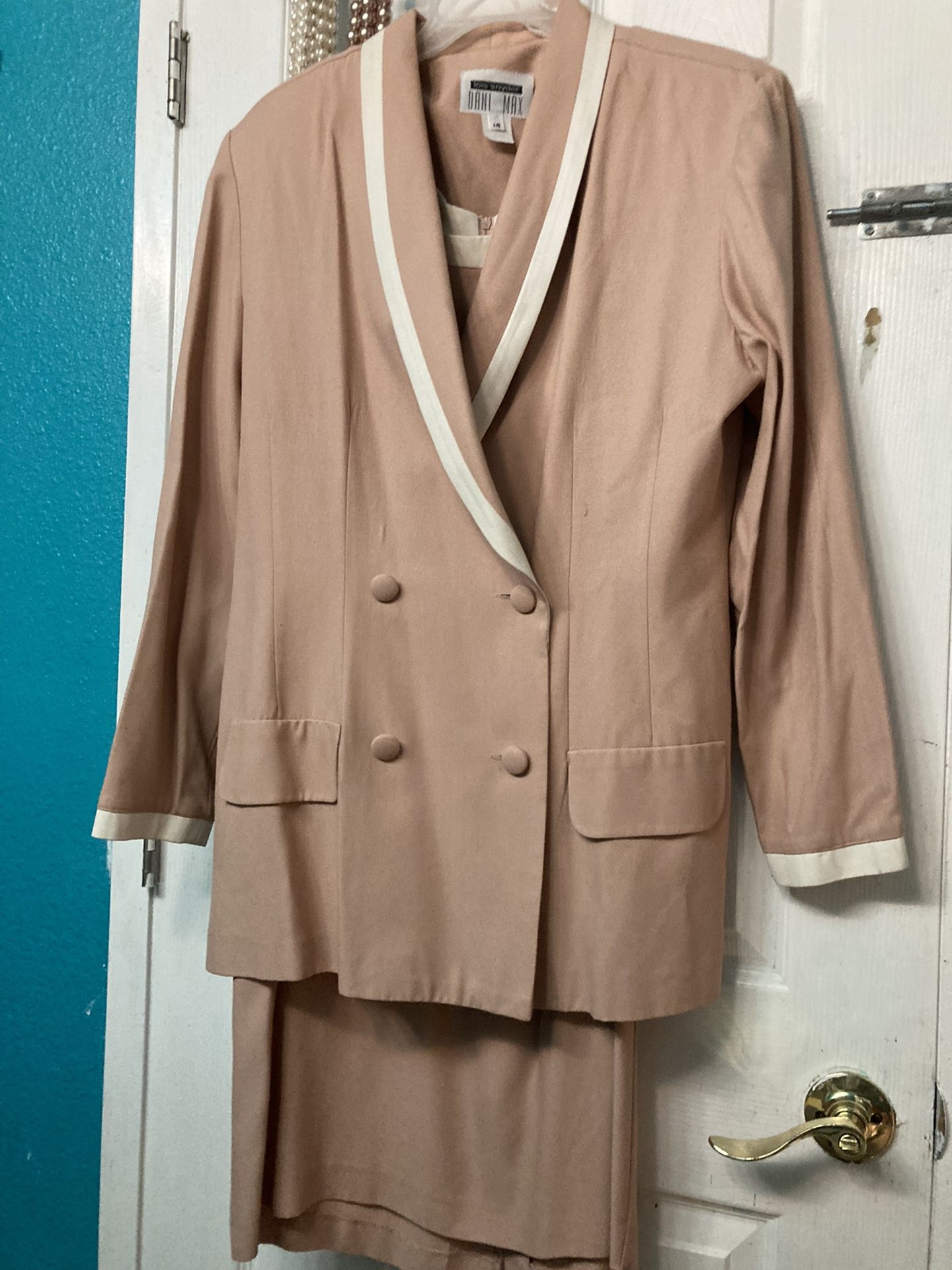 Lois Snyder Dani max Pink Dress Suit