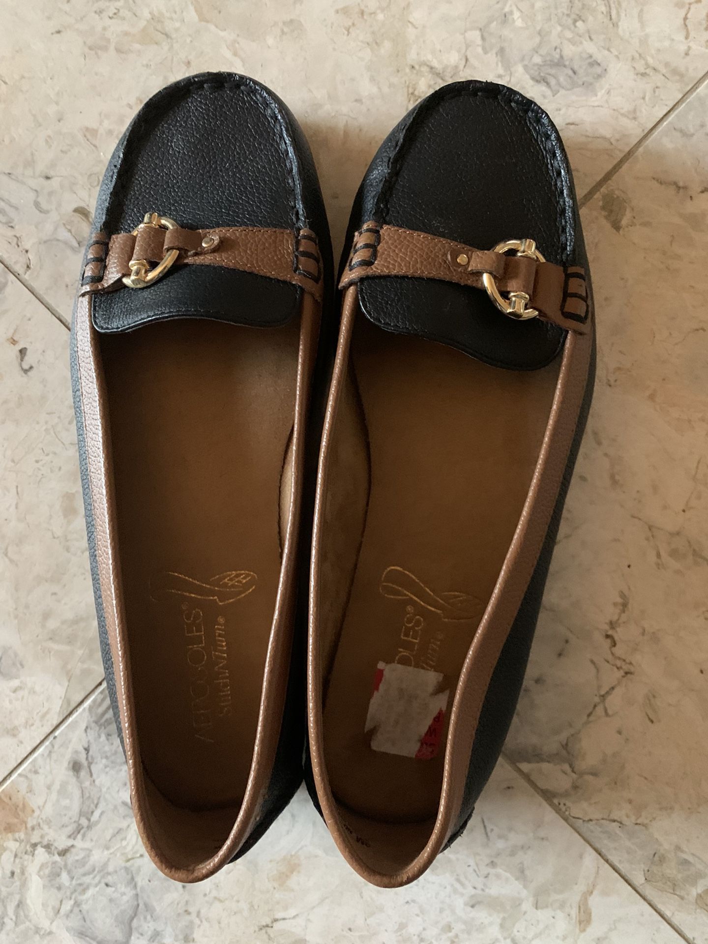 Like New AEROSOLES Stitch N Turn Womens Leather Upper Balance Man Made Slip On Flat Loafers Shoes Size 9M