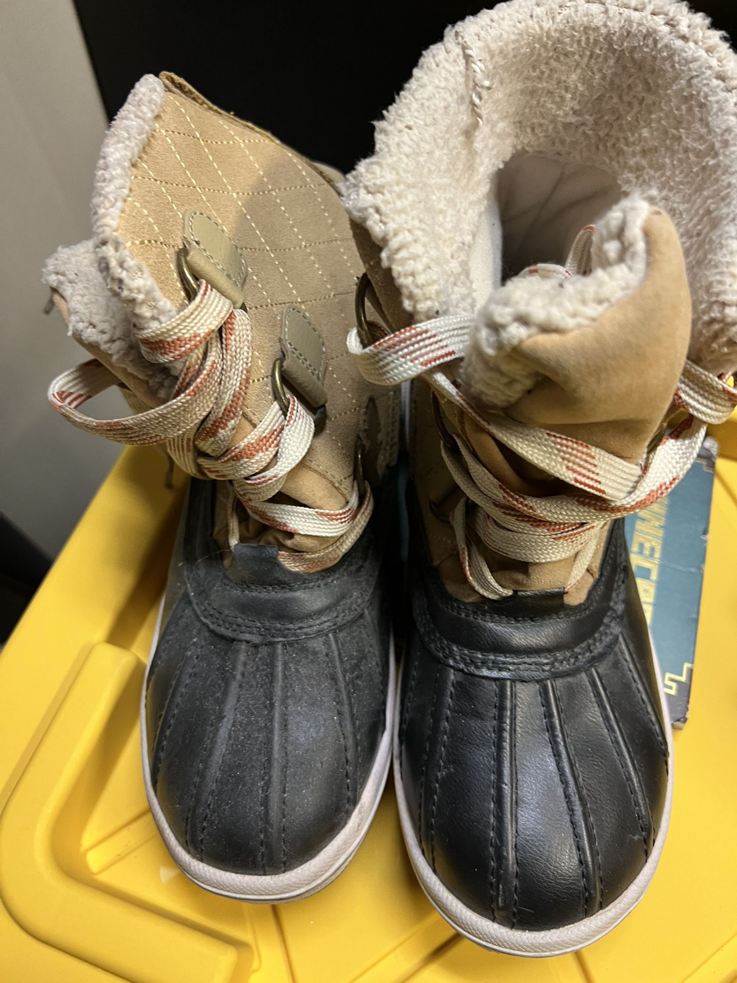 Rain/snow Boots Size 6