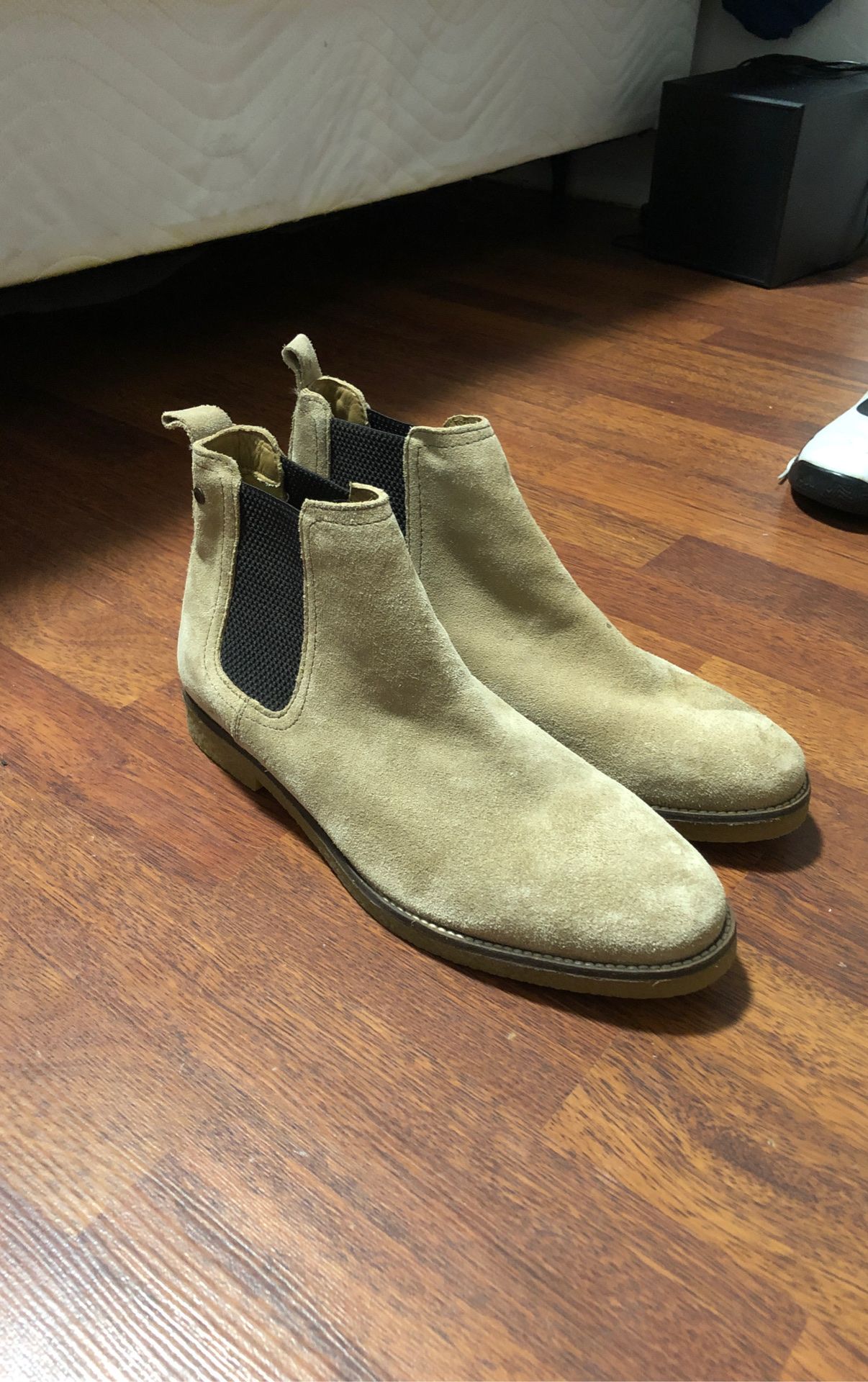 Base London Chelsea boots