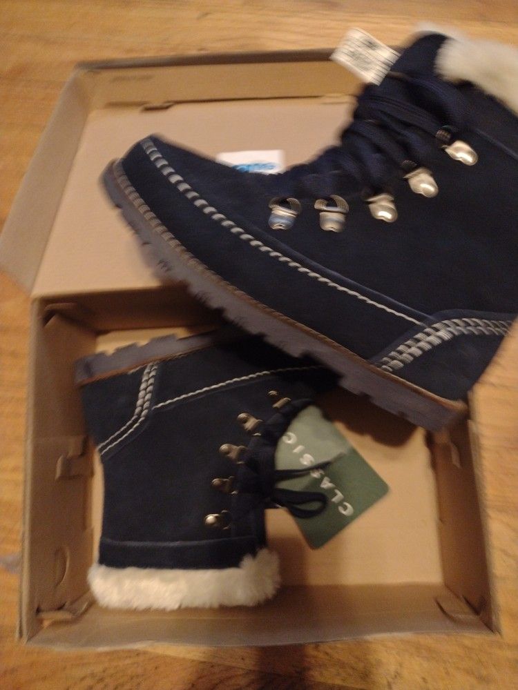 Brand new Lamo Snow Boots Size 6