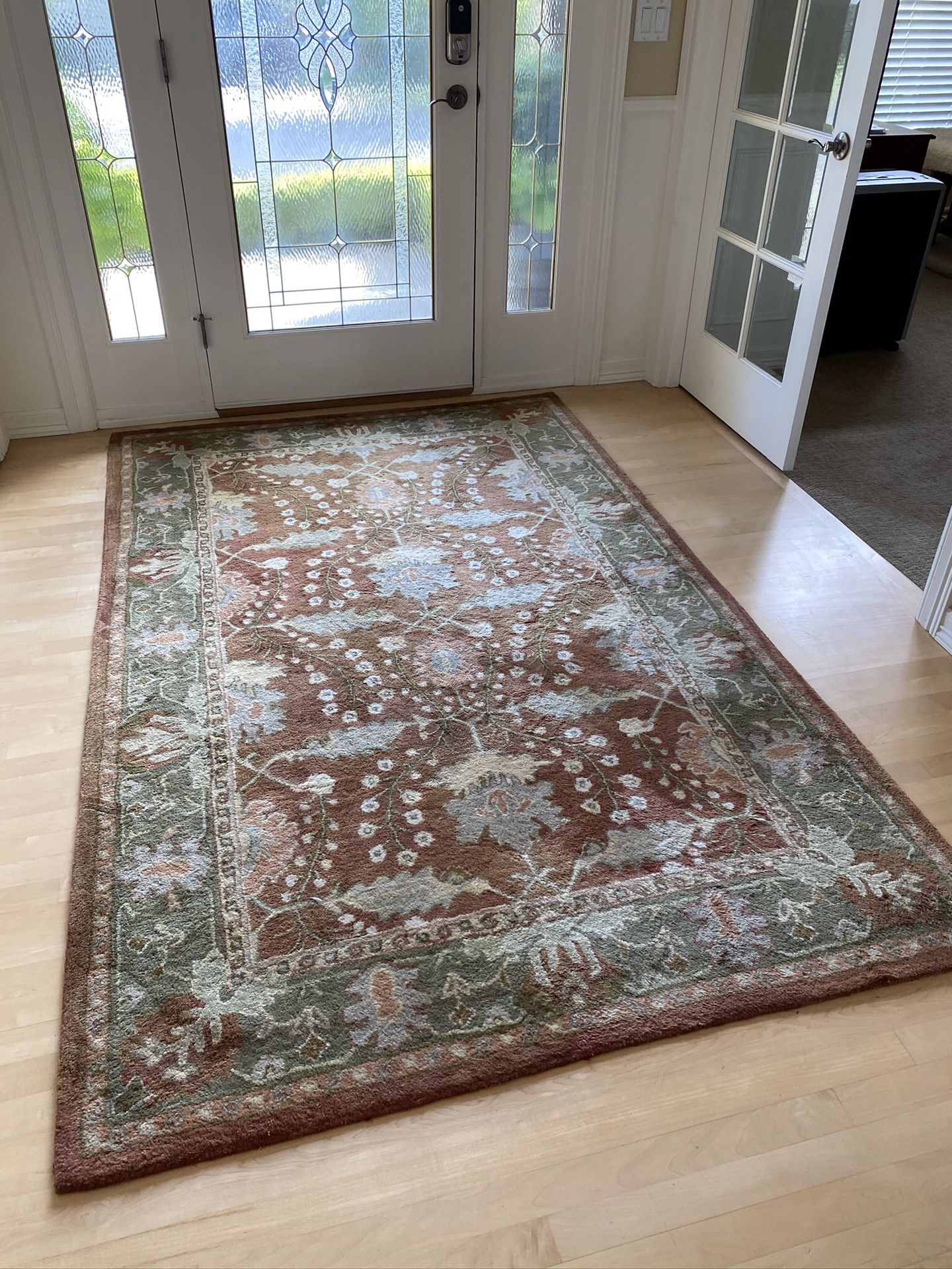 Pottery Barn Franklin Rug for Sale in Federal Way, WA OfferUp