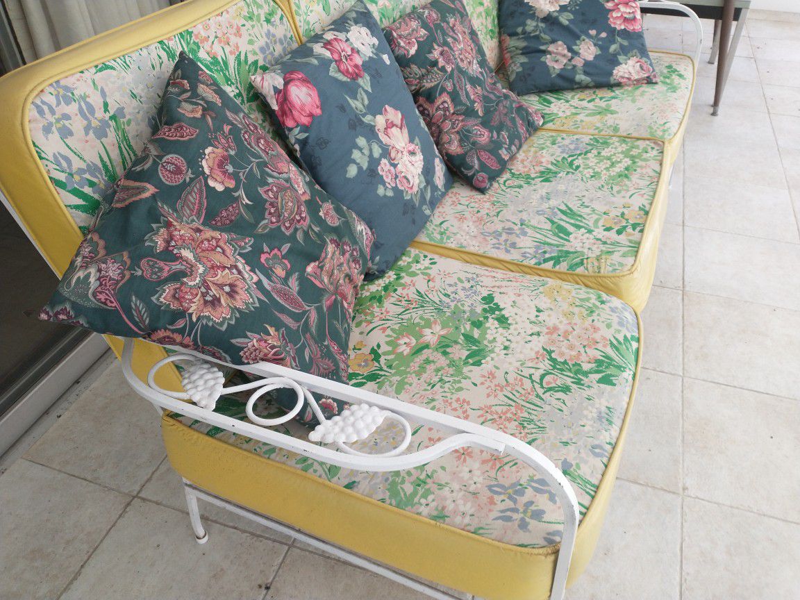 Vintage Wrought Iron Style Patio Furniture 