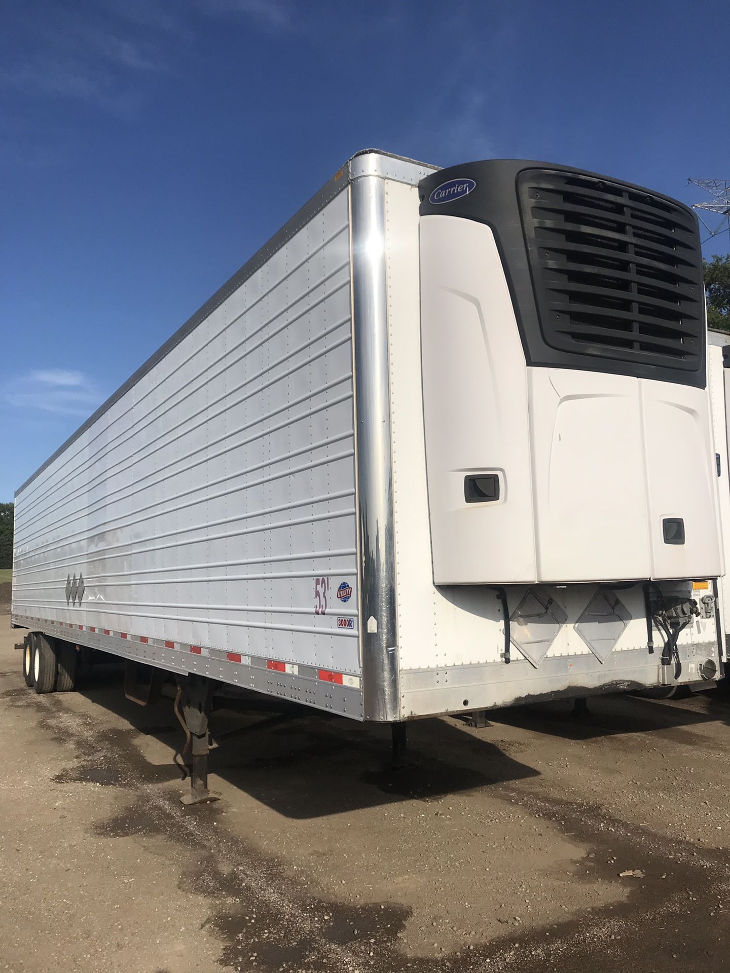 2011 UTILITY WITH CARRIER 2100A GREAT CONDITION