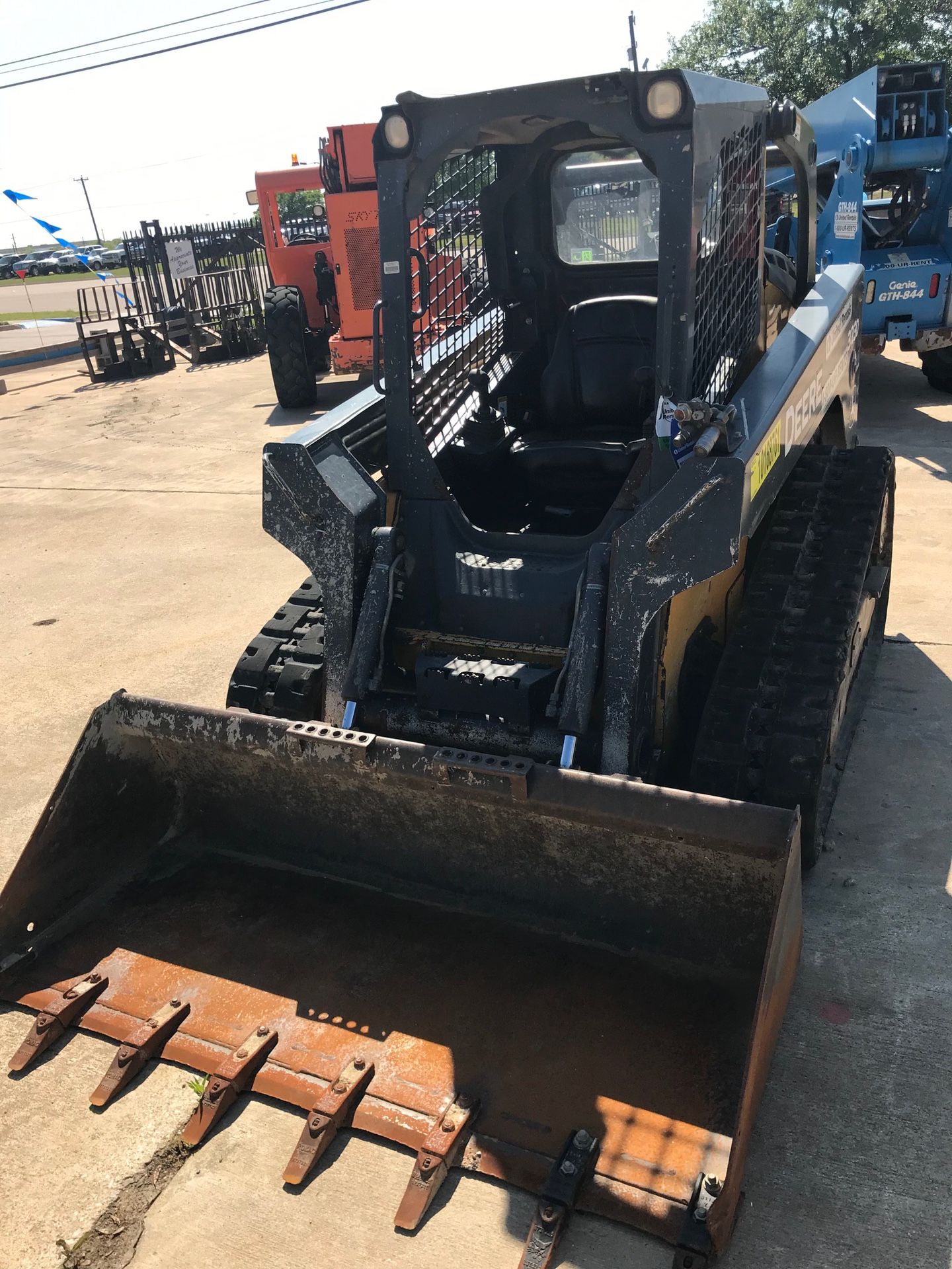 2013 JOHN DEERE 323D SKID STEER