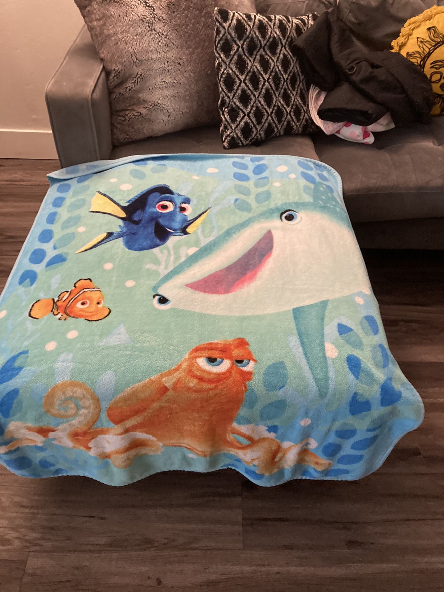 Kids Disney Comforters w/ Pillow cases