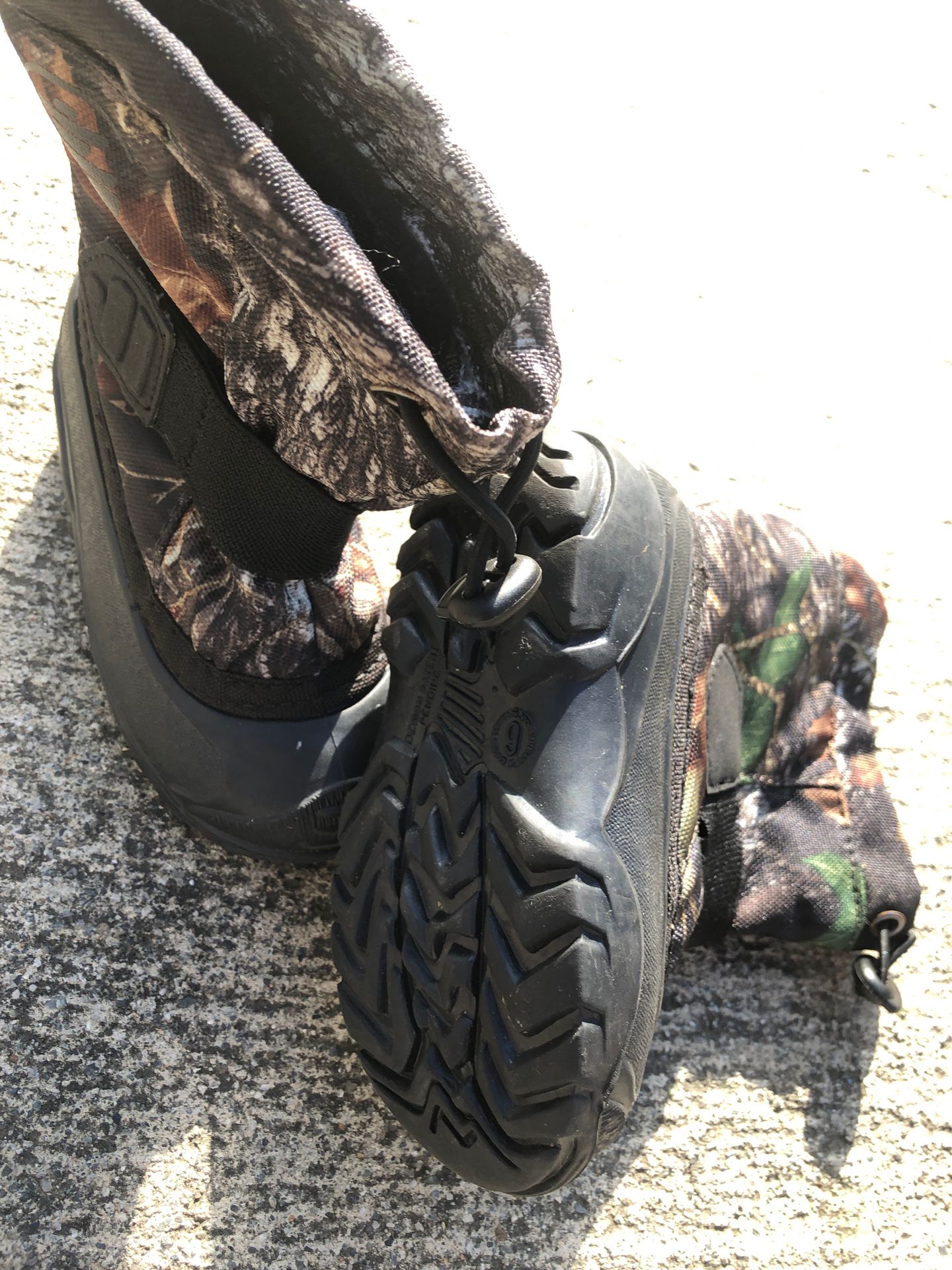 Brand New kids snow hiking boots size 6 toddlers Kamik brand