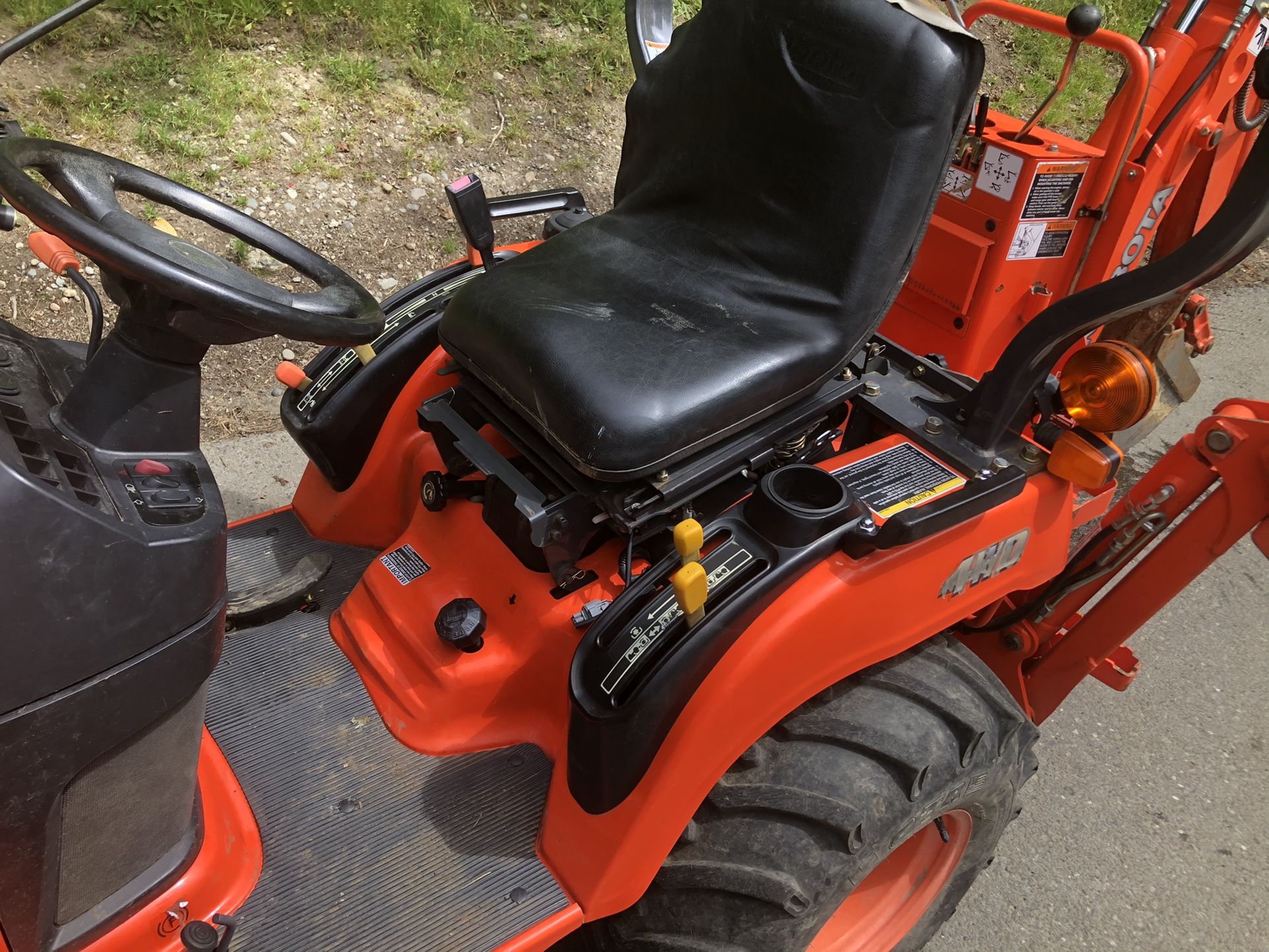 Kubota Bx23 Tractor loader backhoe