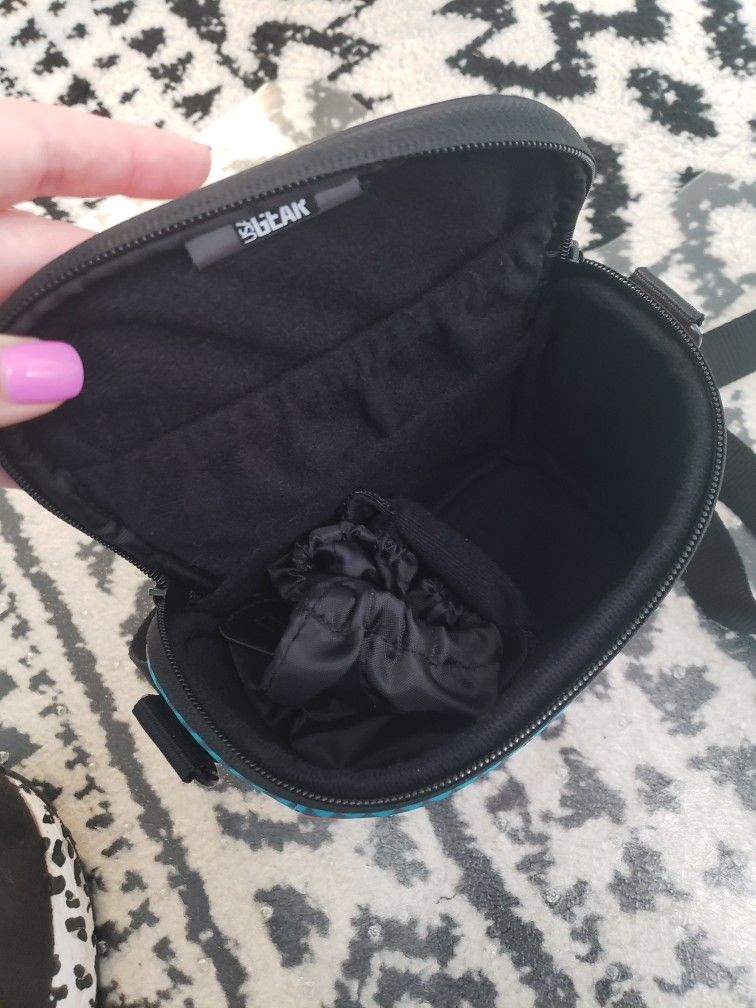 Nikon 1 V1 10.1 HD Digital Camera, Carrying Case, Neck Strap!