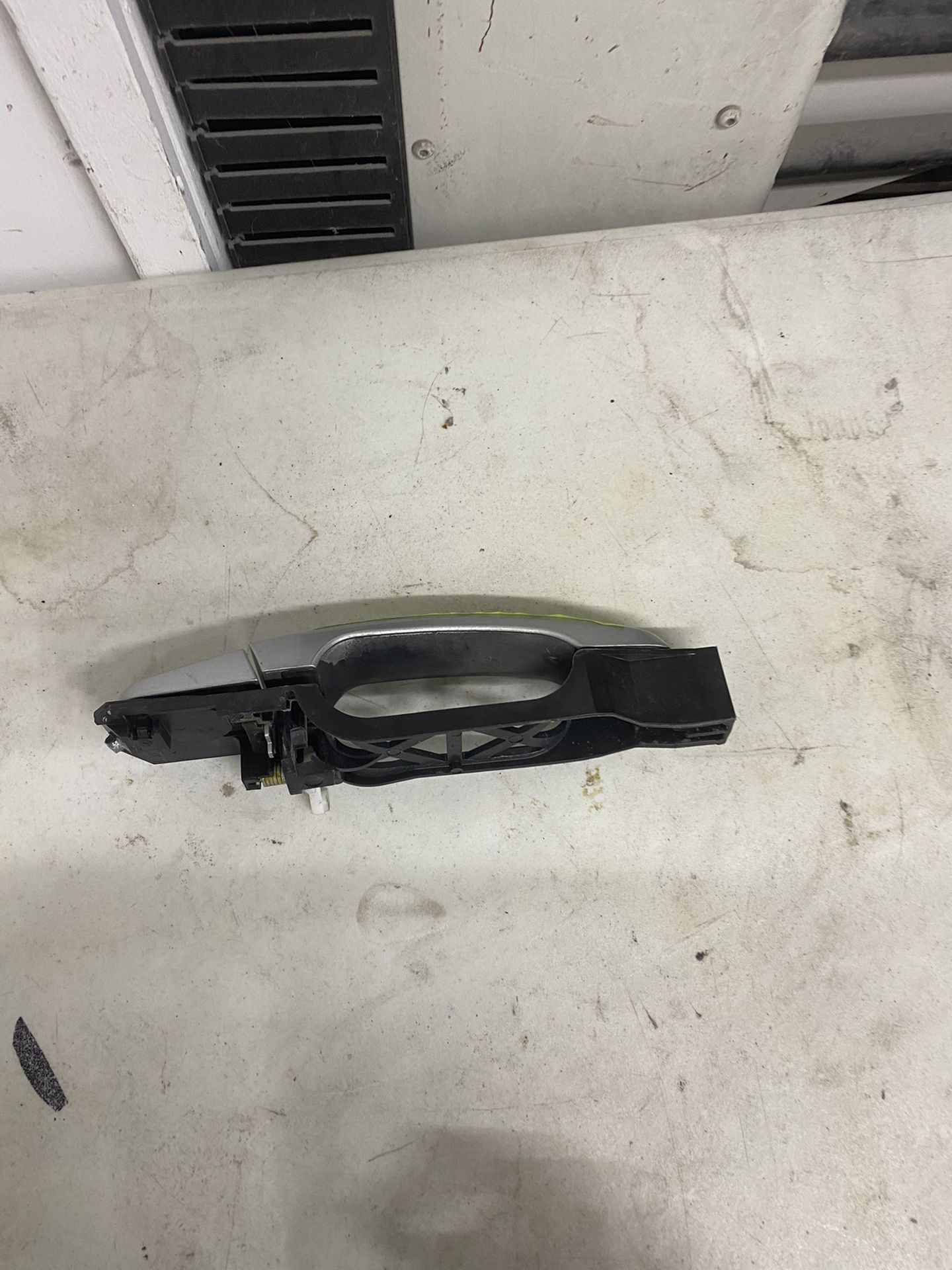 10-17 Chevorlet Equinox Primed Door handle with Door Lock Cylinder & exterior handle bracket