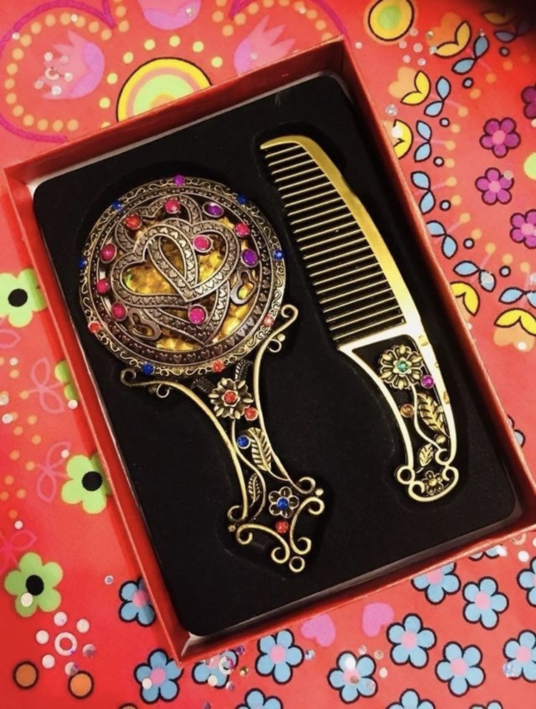 Vintage Style Hair Comb and Mirror