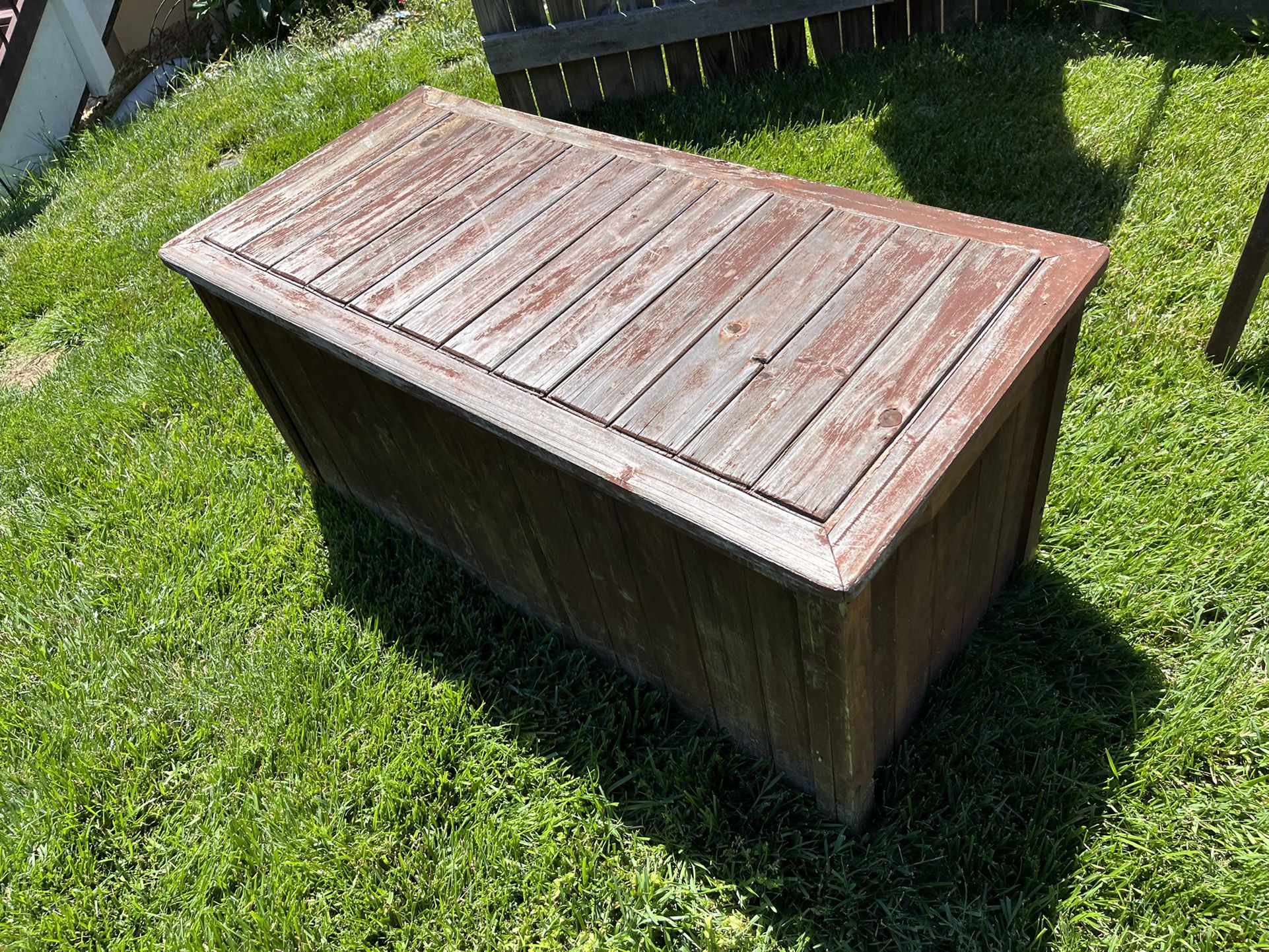 wood outdoor storage deck box / chest