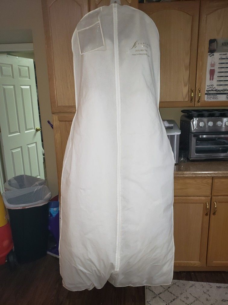 Beautiful Wedding Dress With Traine