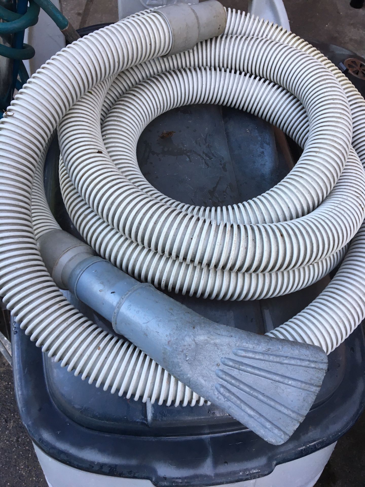 Commercial carpet extractor
