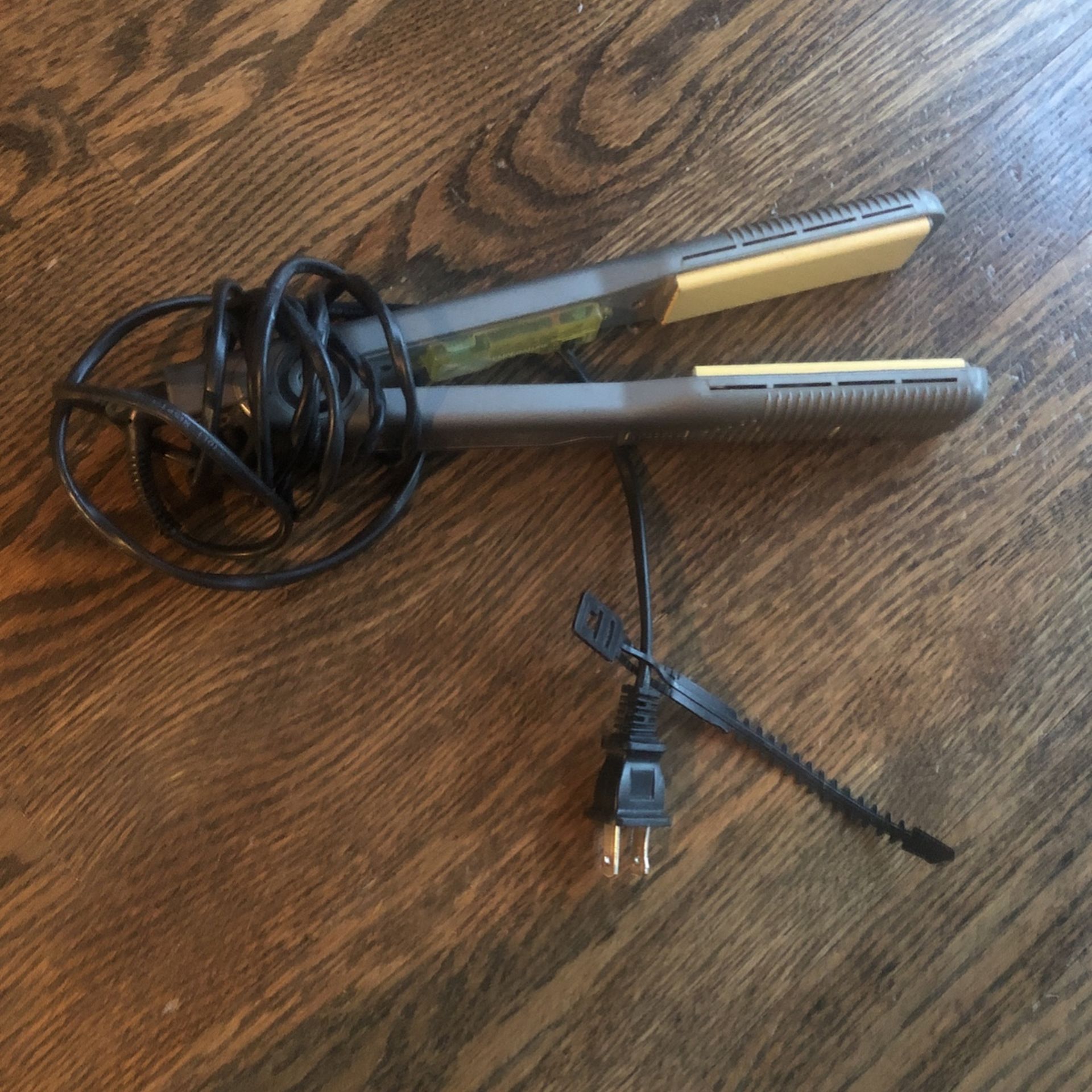 Hair straightener