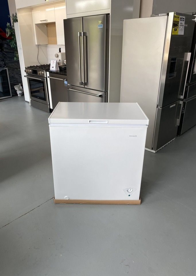 BRAND NEW Frigidaire 7.0 Cu. Ft. White Chest Freezer FFCSAW IZ1 for Sale in Houston, TX OfferUp